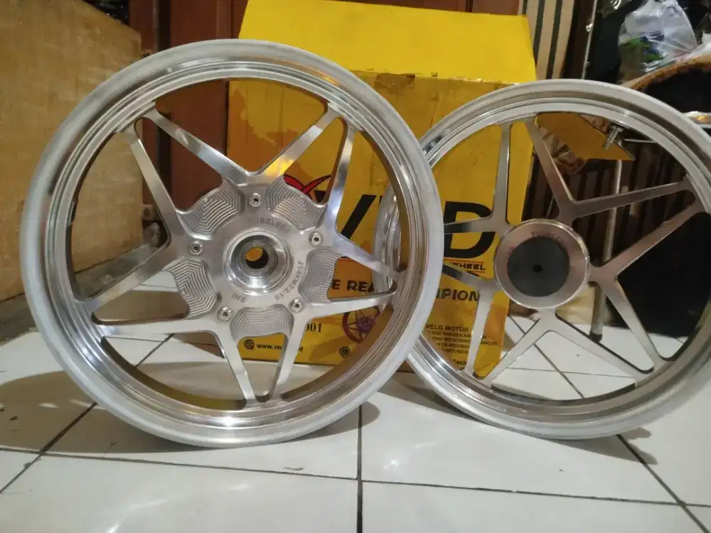 Velg vnd bintang