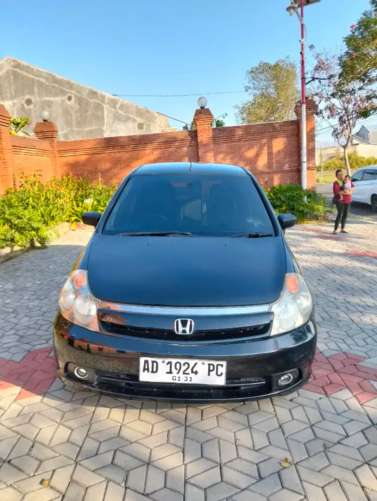 Honda Stream Hitam manual 2004