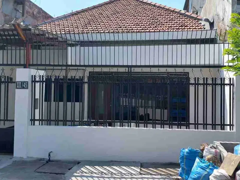 JUAL / SEWA Rumah Bratang Binangun Dekat Jalan Raya