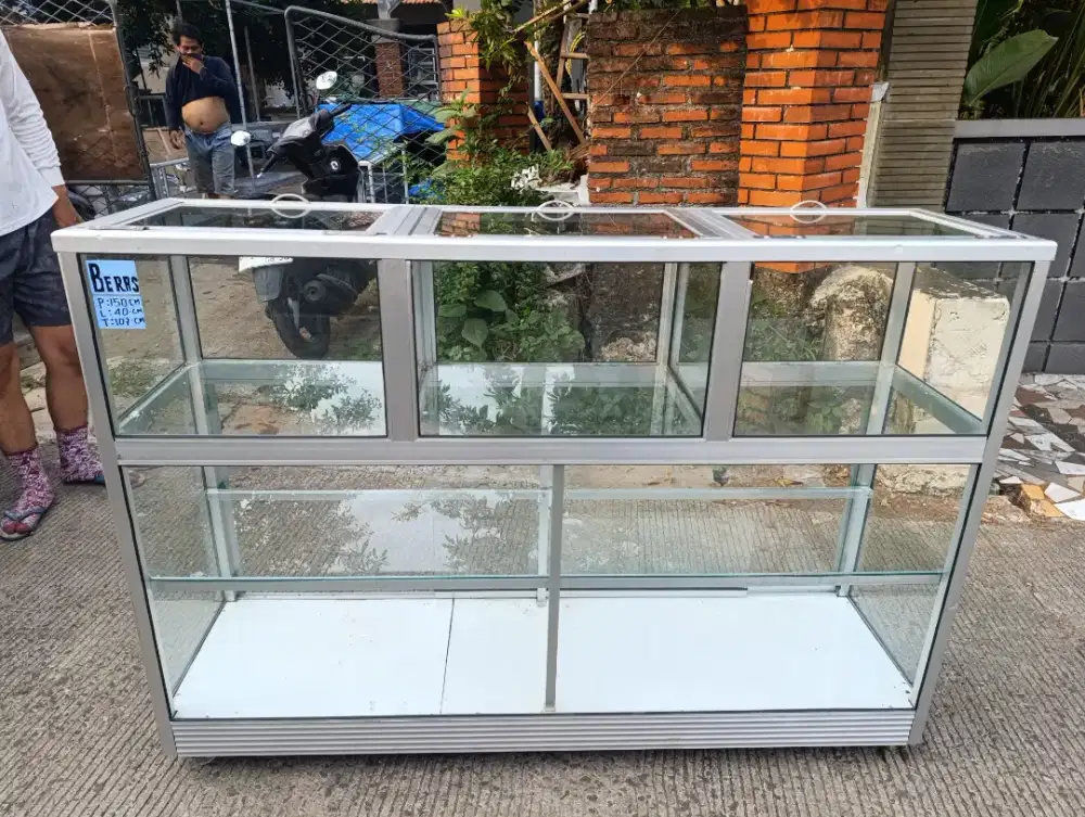 Jual etalase BERAS second seperti baru, Lok Pamulang barat, Tangsel