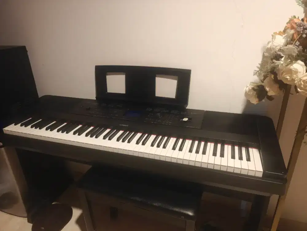 Piano keyboard yamaha classic