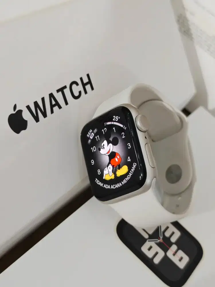 Apple watch SE 2-40mm bekas resmi ibox ( batere 100% )