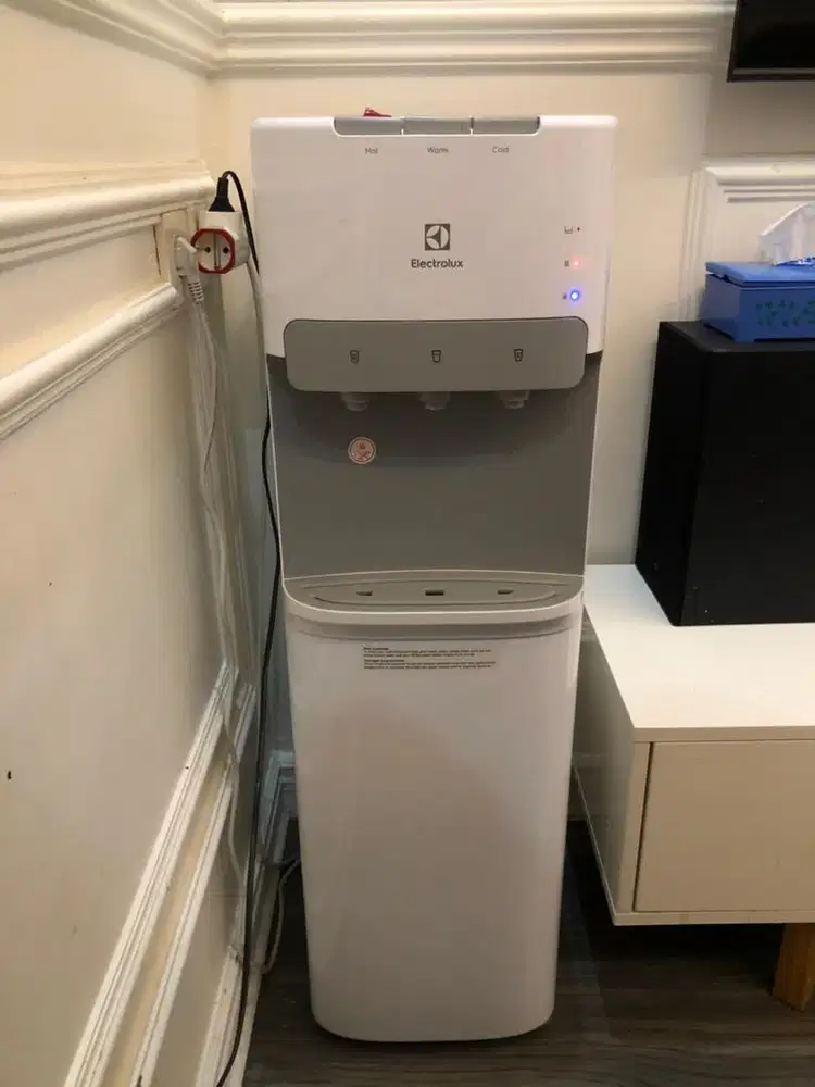 Electrolux Water Dispenser Bottom Loading (Galon Bawah)