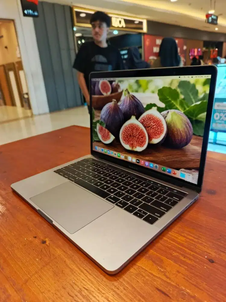 Macbook Pro Retina 13 inch 2018 8/256