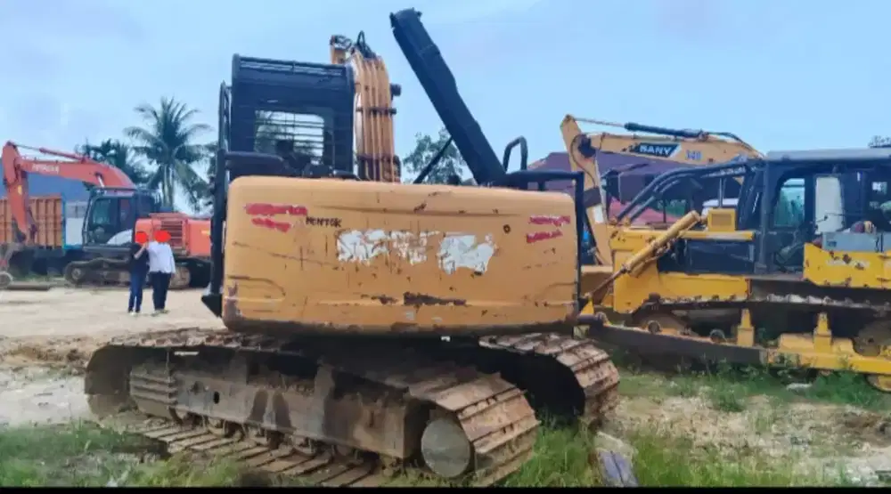 EXCAVATOR 4 UNIT, DOZER 1 UNIT, KESEMUANYA HARGA BISA DENGAR