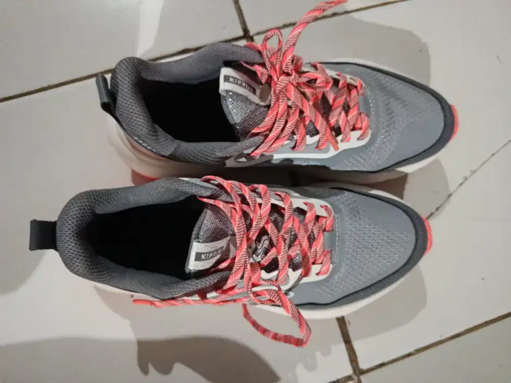 Sepatu Decathlon kiprun