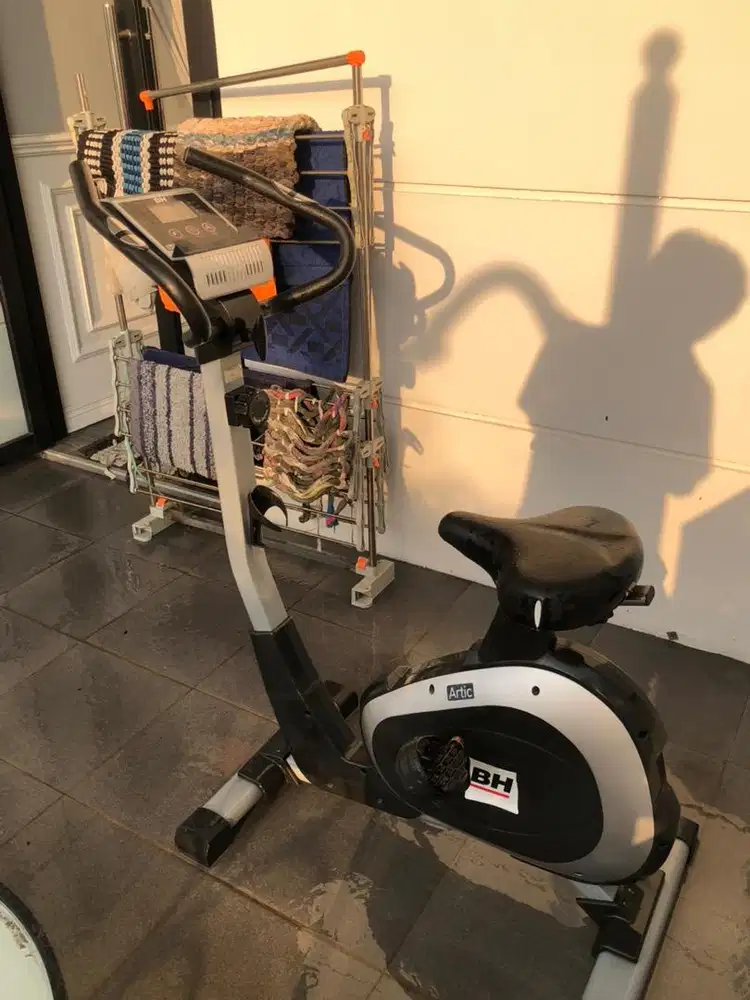 Sepeda Statis Fitness BH Artic Indoor Bike
