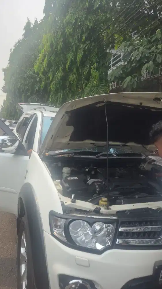Dijual mobil Pajero 2015 4x2 dakar