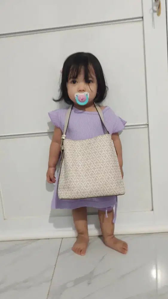 Dibutuhkan pengasuh anak usia 1th