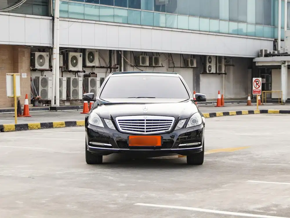 Mercedes Benz E300 CGI ELEGANCE 2011