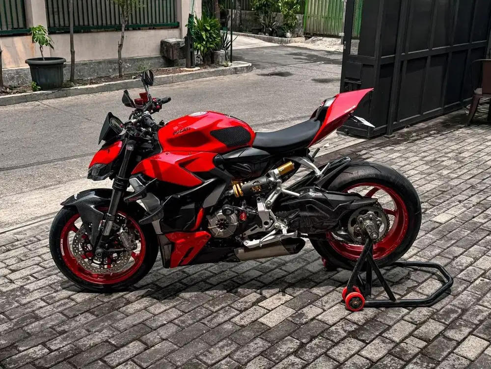 Ducati Streetfighter V2 tahun 2023 Full Modif Hedon Low Odo Mulus