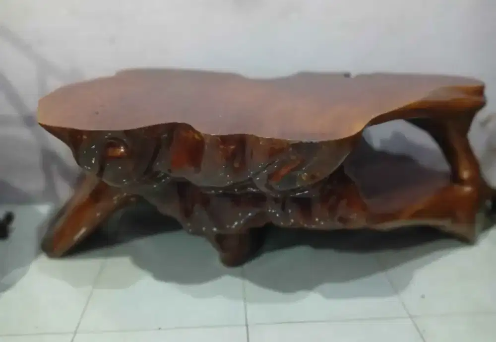 Meja kayu dari akar utuh dan kursijati