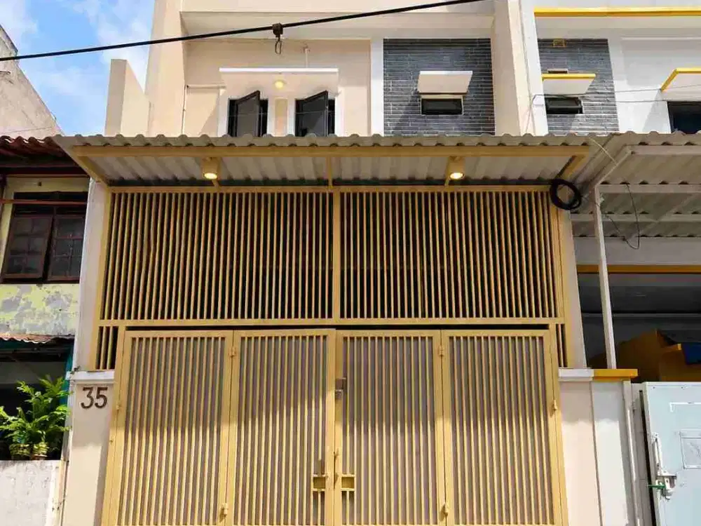 Dijual Rumah Semi Furnished 3 Lantai Bebas Banjir di Tanjung Duren