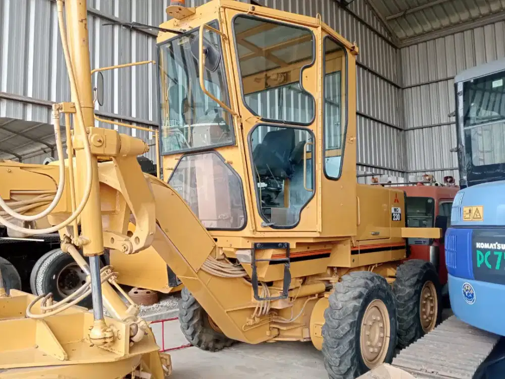 MOTSUBISHI MG230 ALAT BERAT MOTOR GRADER