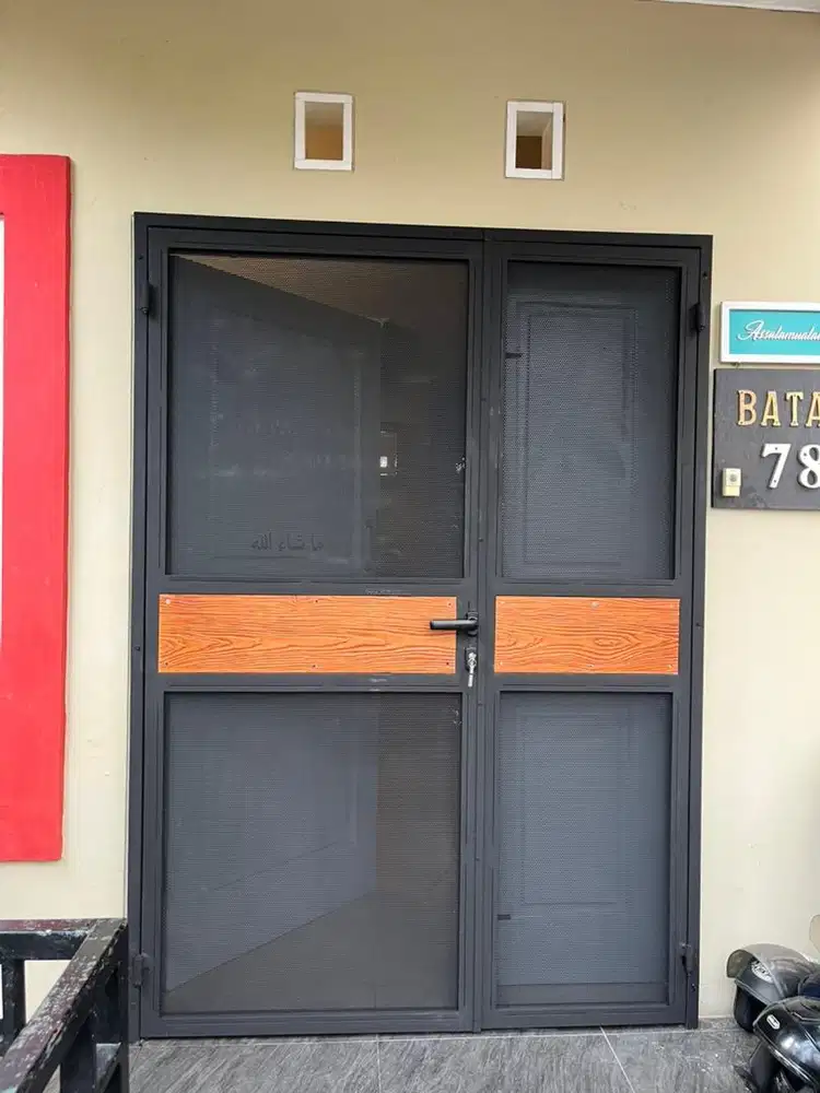 Pintu pengaman plat
