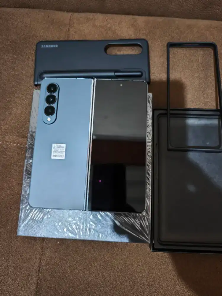 samsung Z fold 4 12/512 like new
