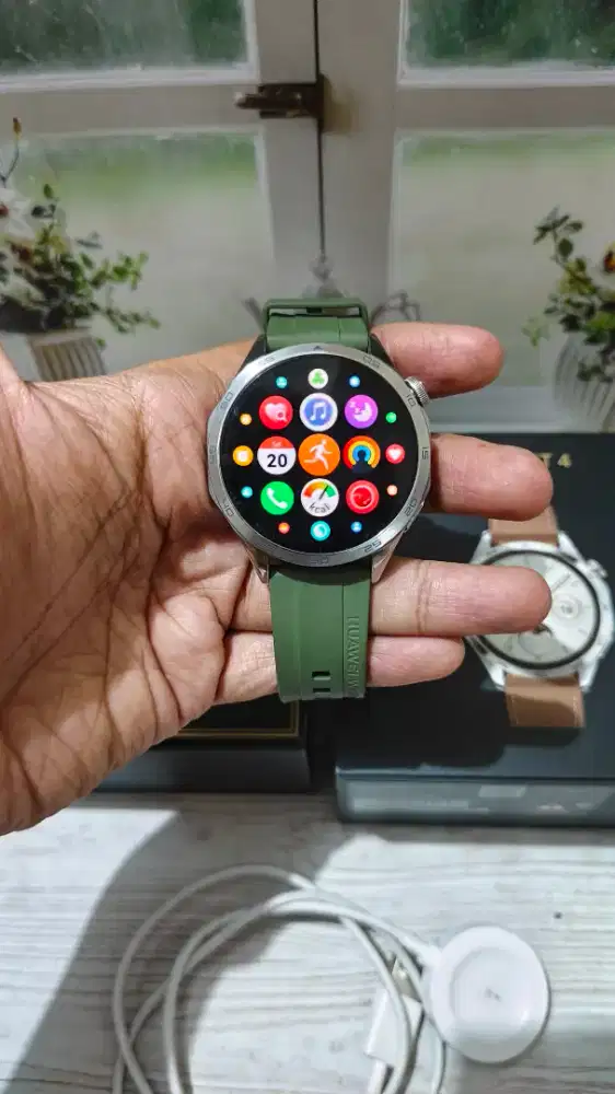 Smartwatch Huawei GT 4 lengkap normal baterai awet