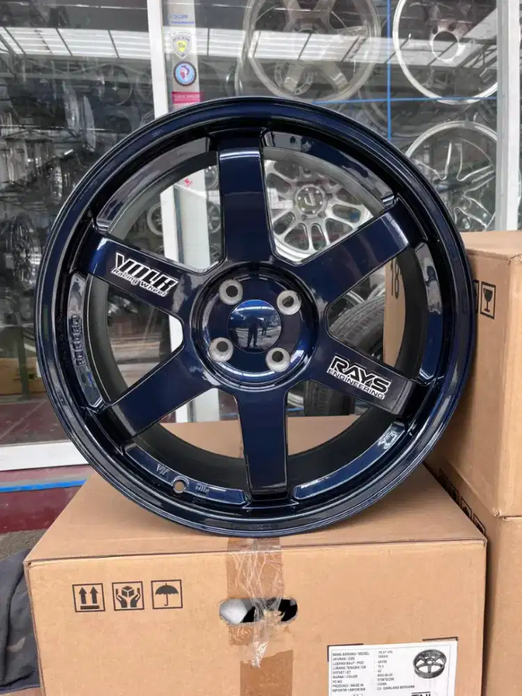 Rays te37 ring 18x8 pcd 4x100 ET 42 rocky raize