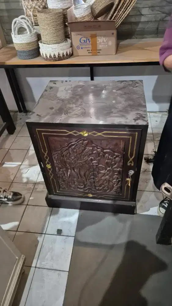 Lemari kayu satu pintu