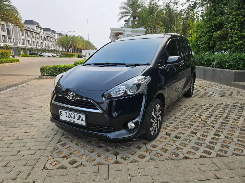 Toyota Sienta 1.5 V Tahun 2018 Hitam AT
