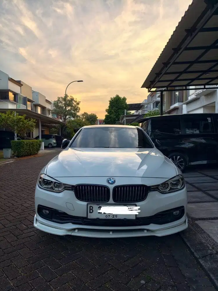 JUAL CEPAT ! BMW 320i Luxury F30 LCI 2018 AT Putih (Tipe Tertinggi)