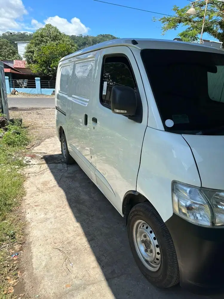 Daihatsu grandvan 2019