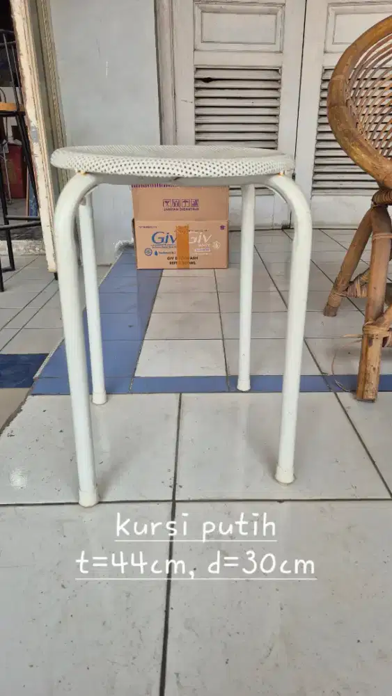 Kursi bakso besi putih