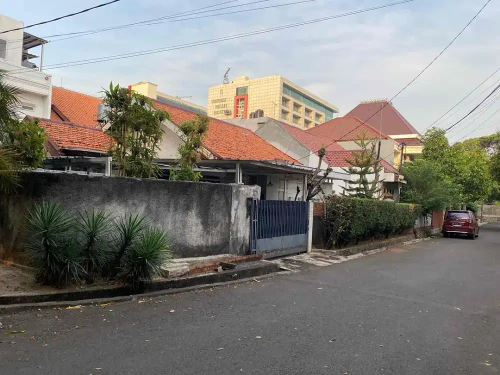 Jual Rumah Vintage Klasik di Rawamangun Hook, SHM, LT 300m2, 5KT+1, 2KM, teras, halaman keliling, parkir 3 mobil, komplek one gate syatem, Rp 9,3M nego