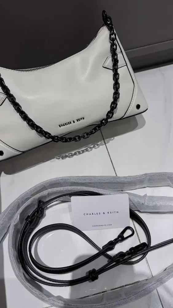 Preloved Tas Charles & Keith