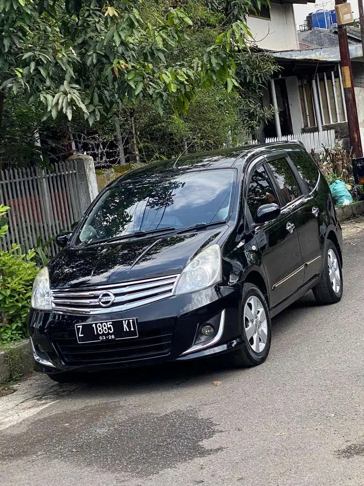 Nissan Grand Livina XV MT 2013