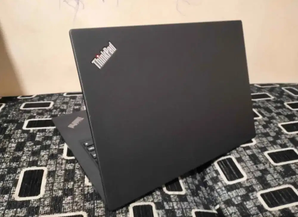 Thinkpad x395 Ryzen 5 -3500/RAM 8GB SSD 256/Vega 8/LAYAR fhd tajam