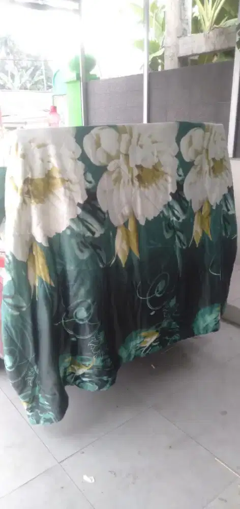 Di jual 3 buah warna ijo ,biru,pink untuk alas,sarung dll murah aja