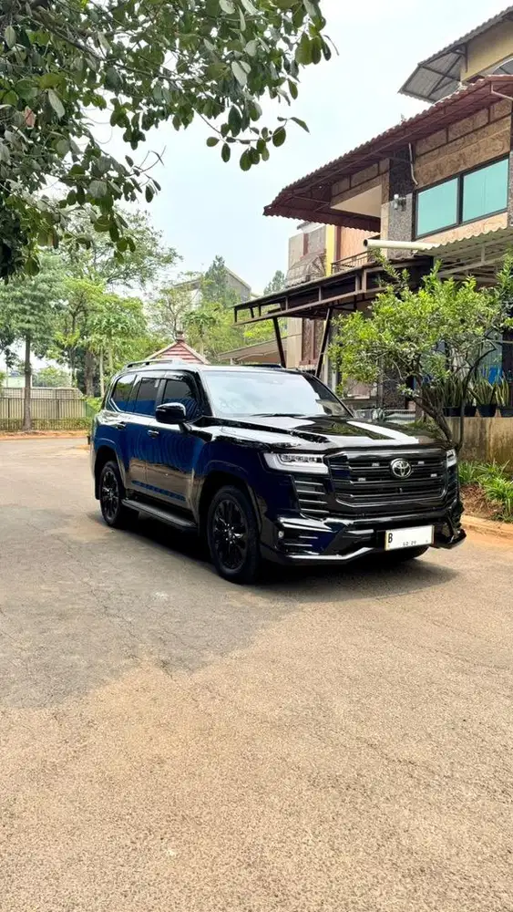 LAND CRUISER 300 VXR 2024 KM 3.000 PERAK