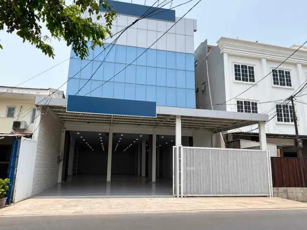 Dijual Ruko Gandeng 3 unit Di Cengkareng Barat HGB hadap utara cocok untuk gudang, show-room, klinik, dll. Acess 4 mobil, strategis siap huni!!