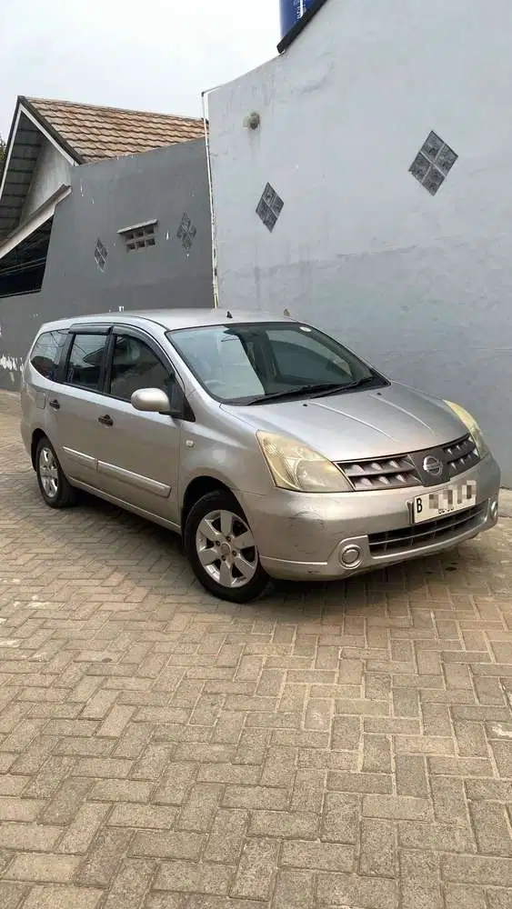 Nissan Grand livina 2010 Bensin