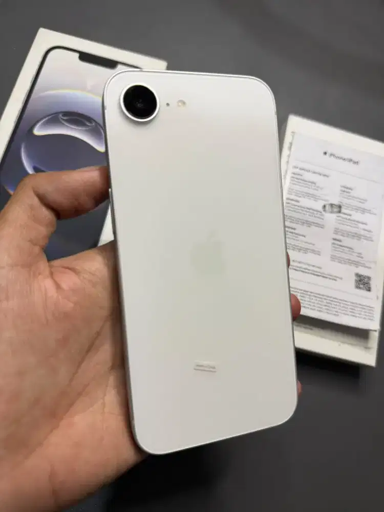 iPhone 16e 128Gb iBox Garansi aktif sampai juli 2027