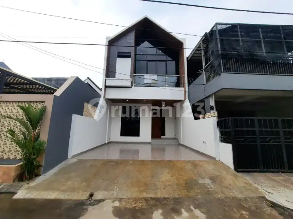 Rumah Baru Mewah dan Bagus di Graha Raya