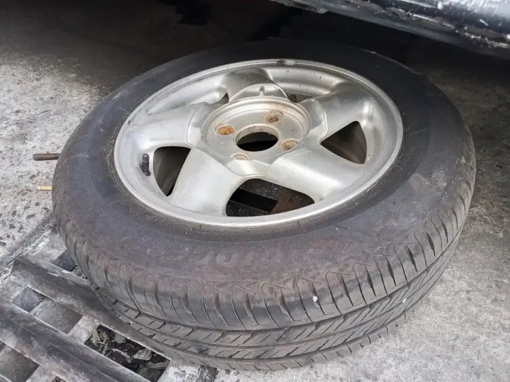 Velg: OEM Mitsubishi Galant Ring 15