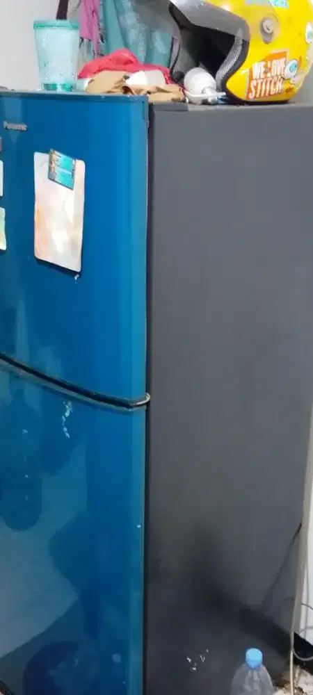 Kulkas 2pintu merk panasonic siap pakai masih ori tinggal colok aja