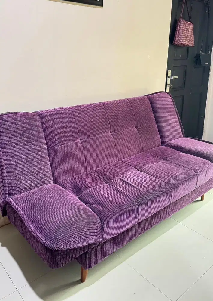 Sofa bed bahan beludru