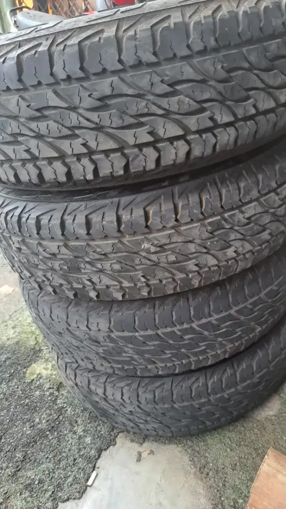Ban 215 70 r16 bridgestone dueler at