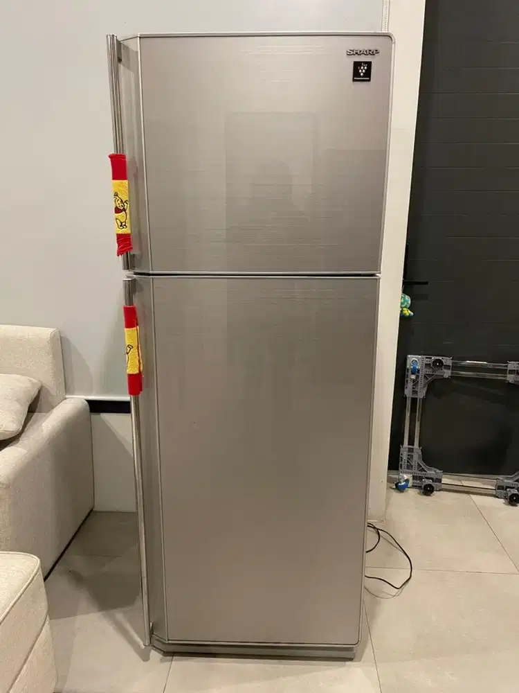Kulkas Sharp Bekas Tipe SJ-P471NLV-SL