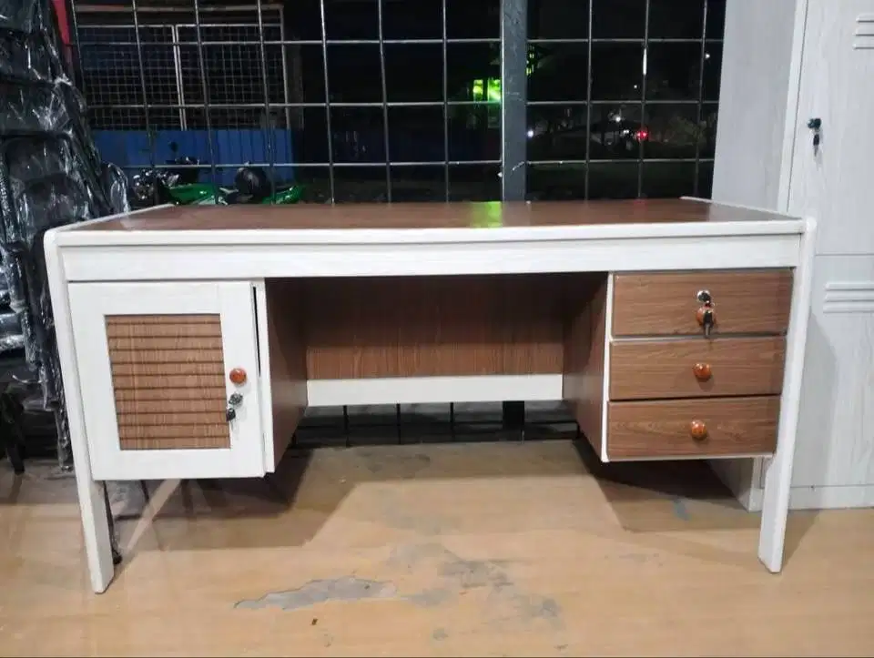 Meja kayu 1 biro