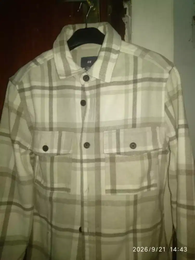Kemeja/Jaket Flanel H&M warna abu abu