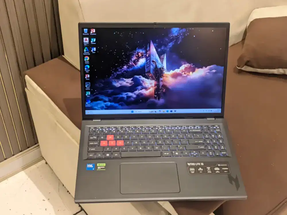 Acer Nitro Lite 16 Core 5 210H Ram 16 GB SSD 512 GB Like New