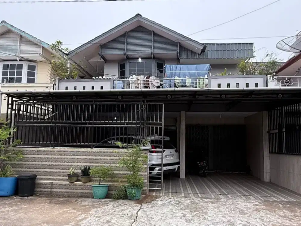 Eksklusif! Rumah 2 Lantai Siap Pakai dengan Lahan Luas & Carport Lega di Kubu Raya - Nego