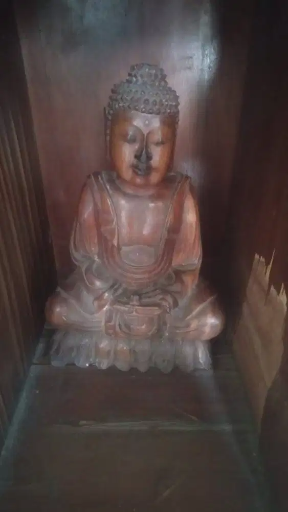 Patung Buddha kayu jati