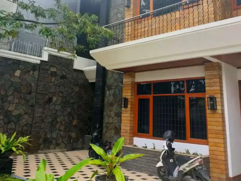 Dijual Rumah di Holis Regency