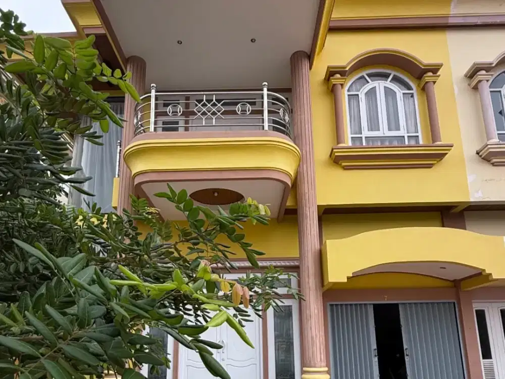 Hunian Eksklusif 2 Lantai Siap Huni (4+1 Kamar Tidur) dengan Interior Mewah & Lokasi Premium