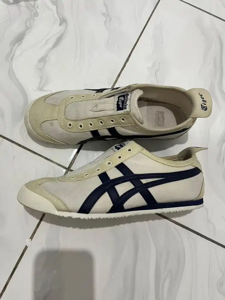Onitsuka slip on beige 25 cm